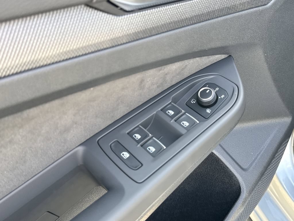 New 2026 Volkswagen GTI SE FWD image 23