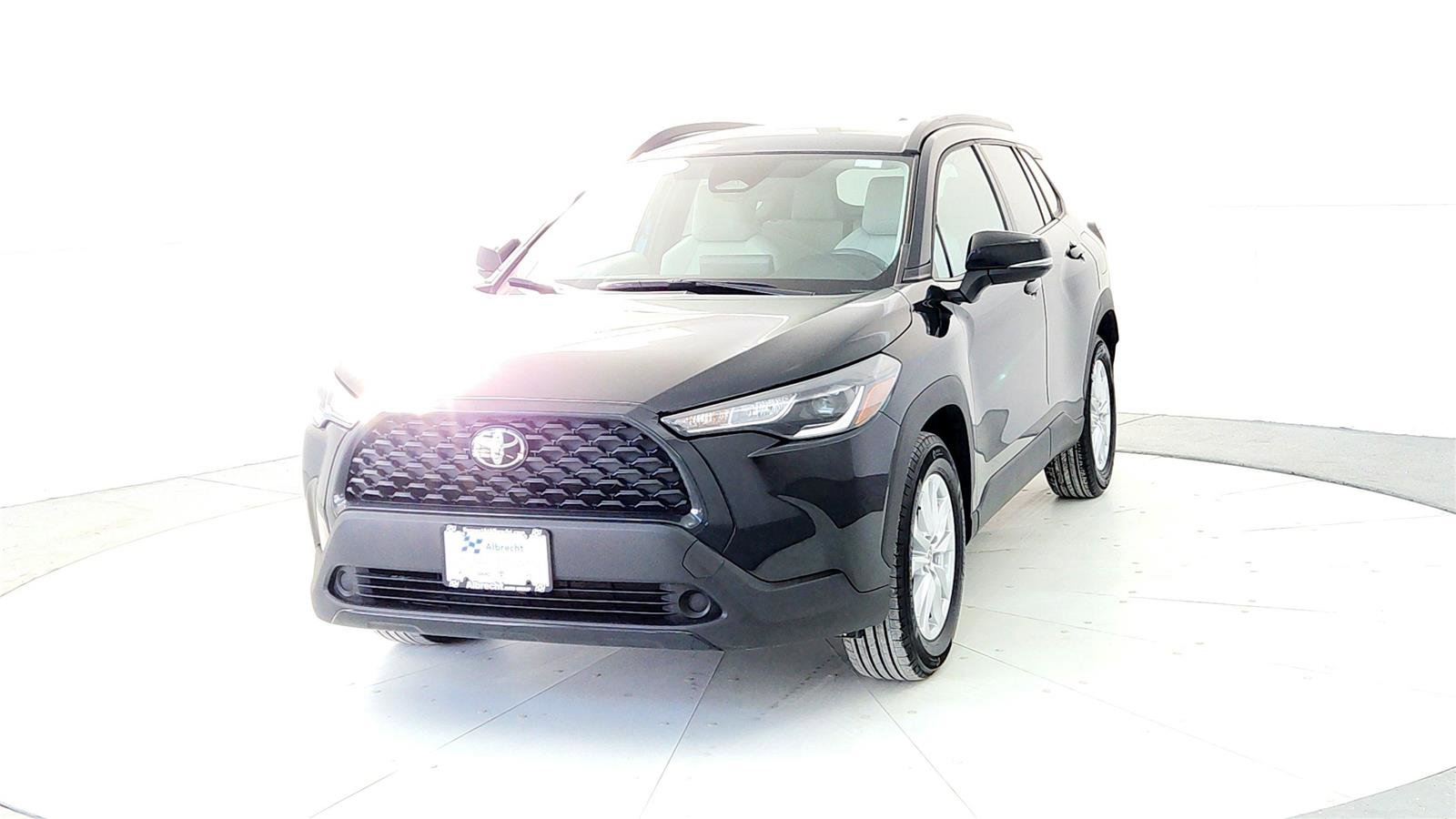 Certified 2023 Toyota Corolla Cross LE image 2