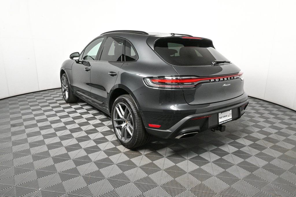 Certified 2026 Porsche Macan AWD/4WD image 3