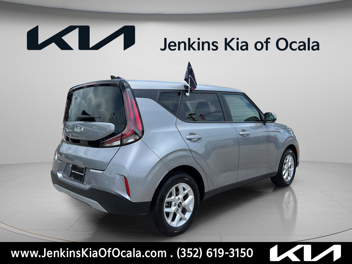 Certified 2025 Kia Soul LX w/ LX Technology Package FWD image 3