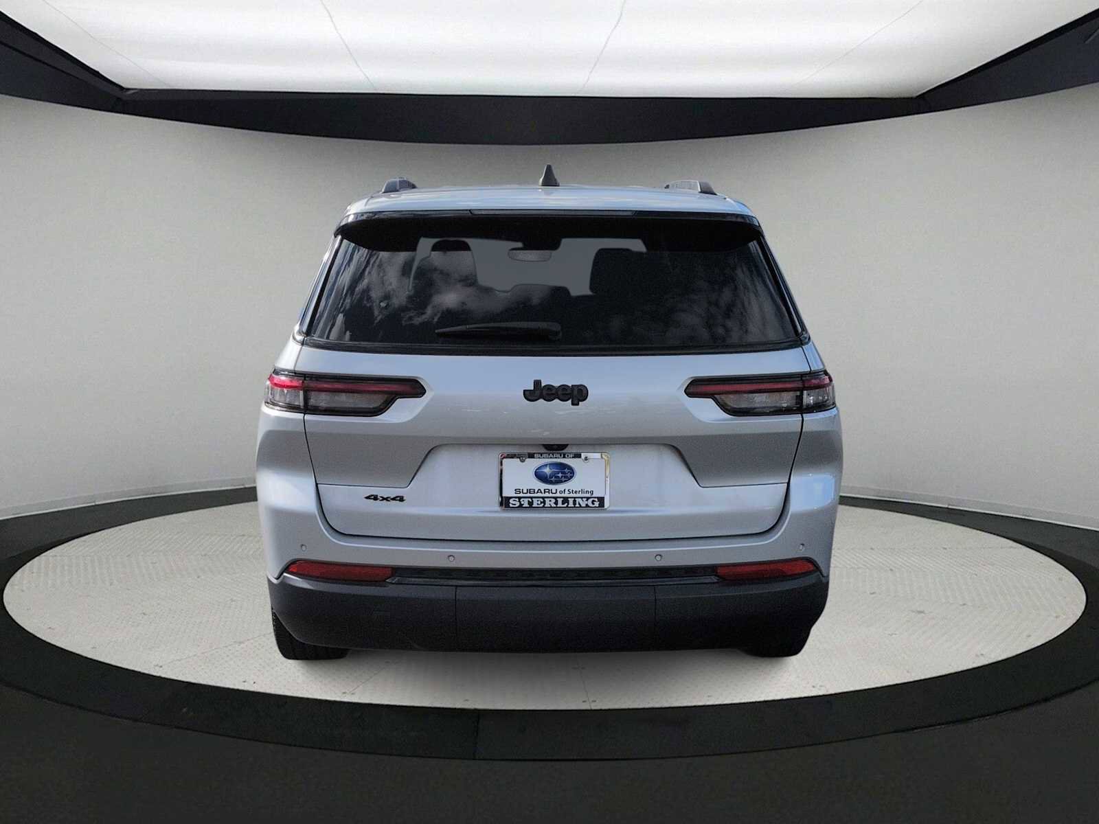 Used 2023 Jeep Grand Cherokee L Laredo image 7