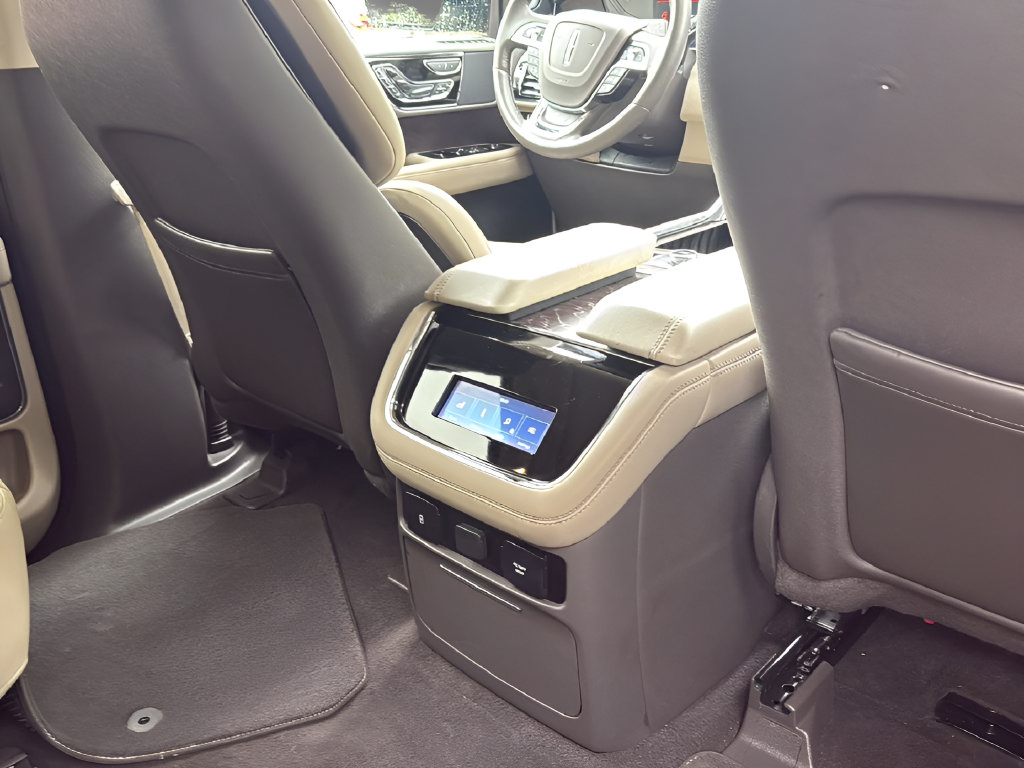 Used 2022 Lincoln Navigator L Reserve RWD image 30