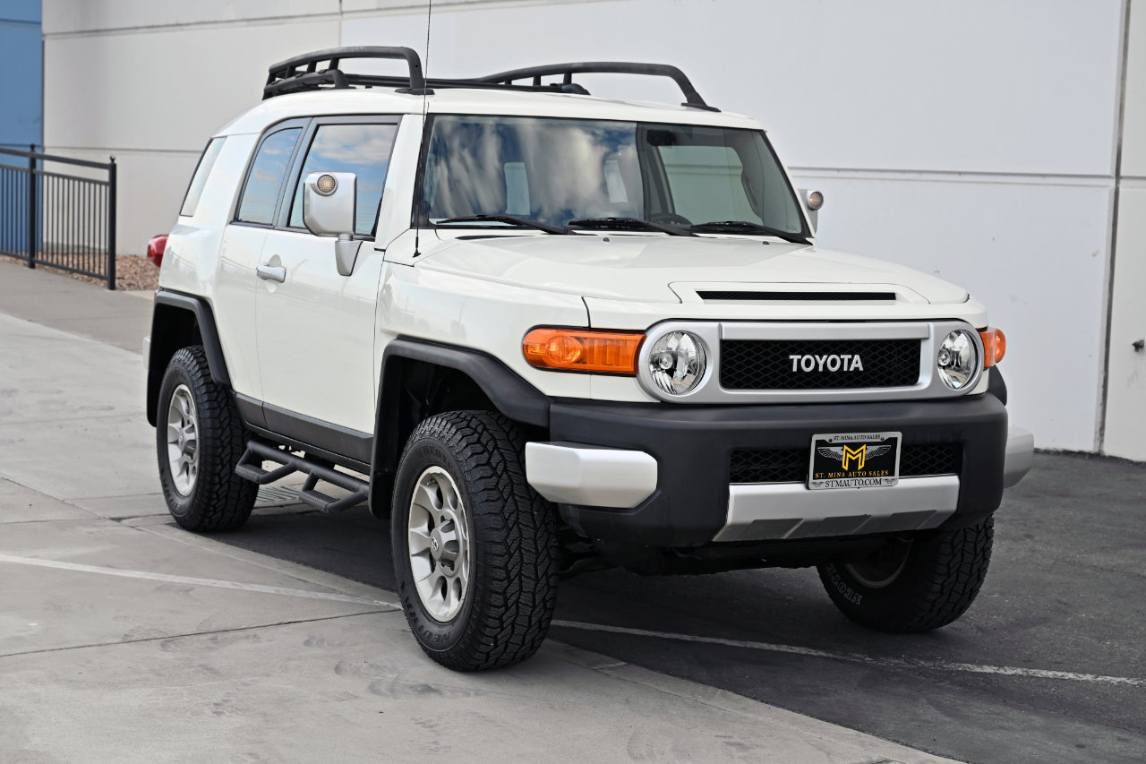 Used 2013 Toyota FJ Cruiser 4WD image 9