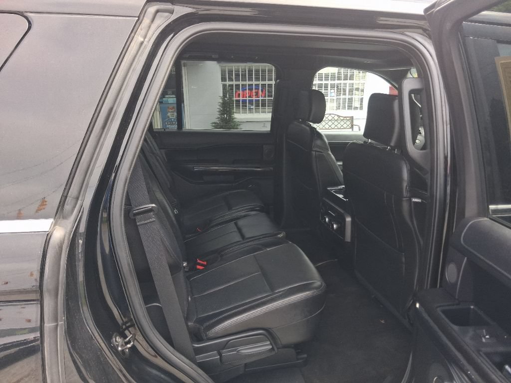 Used 2018 Ford Expedition XLT w/ Equipment Group 202A AWD/4WD image 7