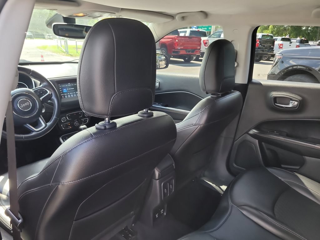 Used 2019 Jeep Compass Latitude FWD image 11