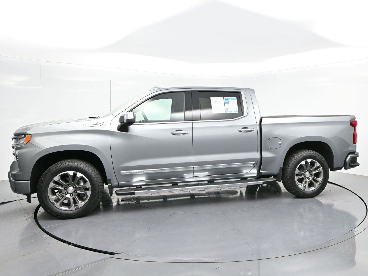 Used 2025 Chevrolet Silverado 1500 High Country w/ Technology Package AWD/4WD image 4