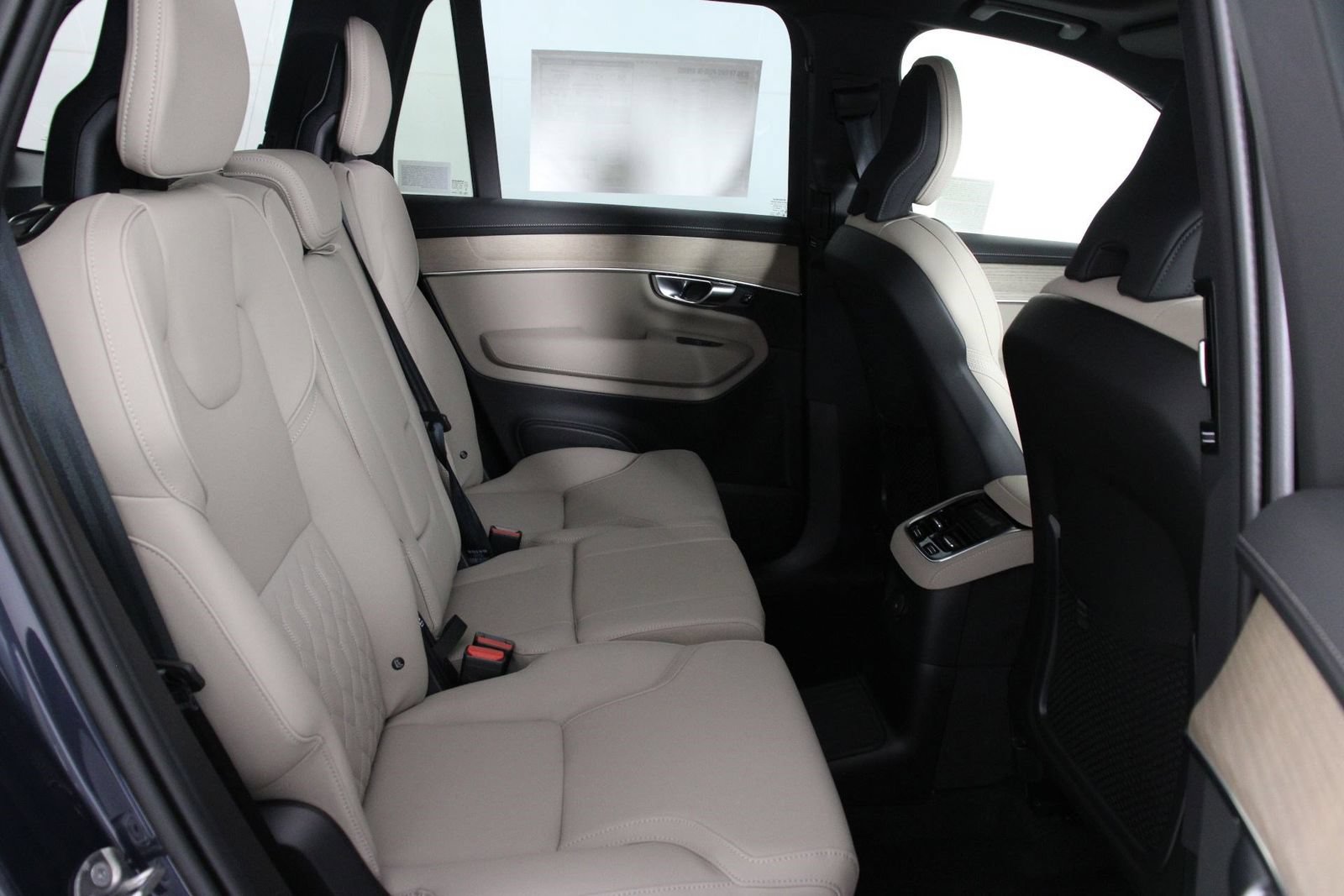 New 2026 Volvo XC90 T8 Plus AWD/4WD image 11
