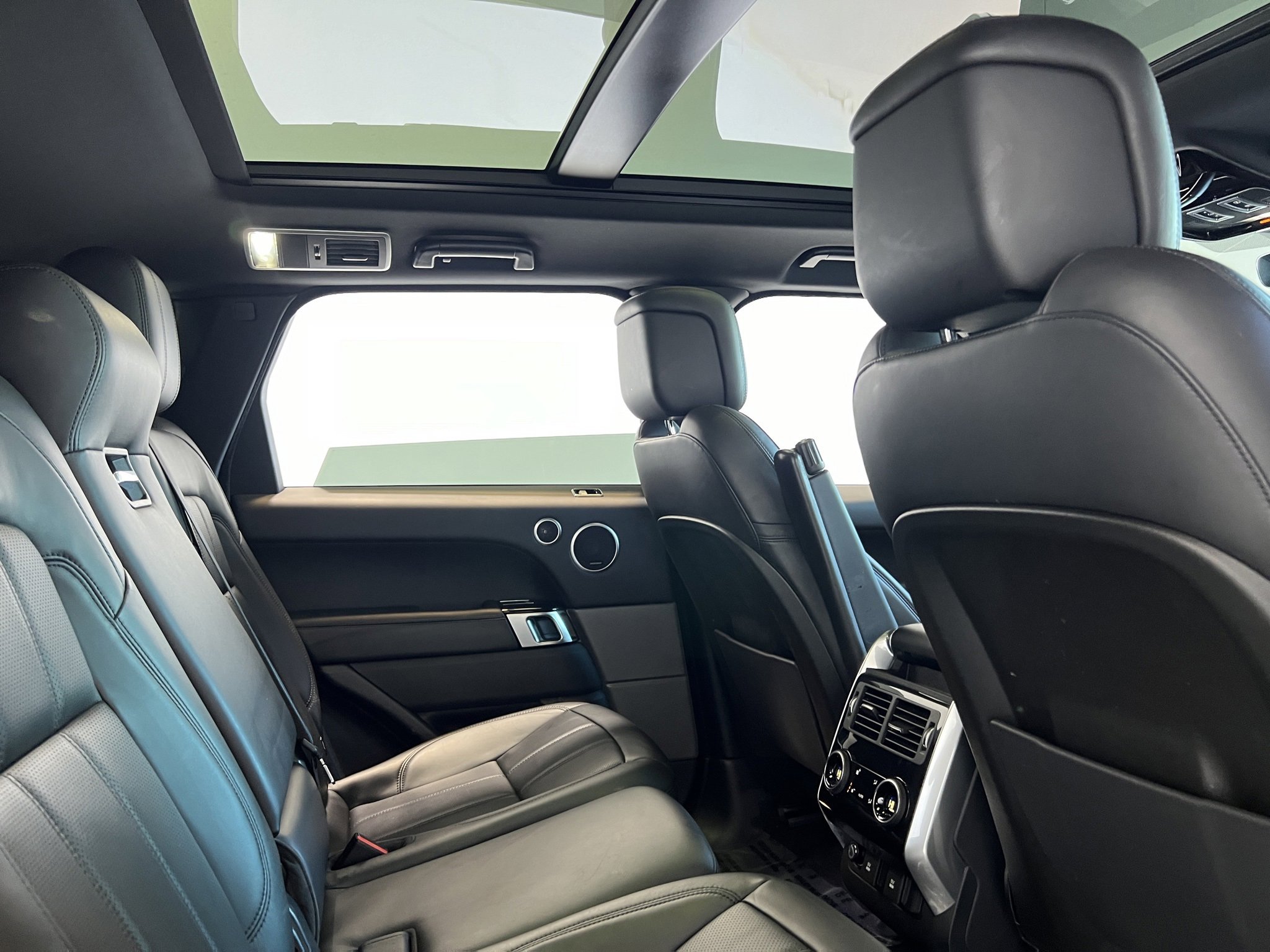 Used 2020 Land Rover Range Rover Sport HSE Dynamic image 22