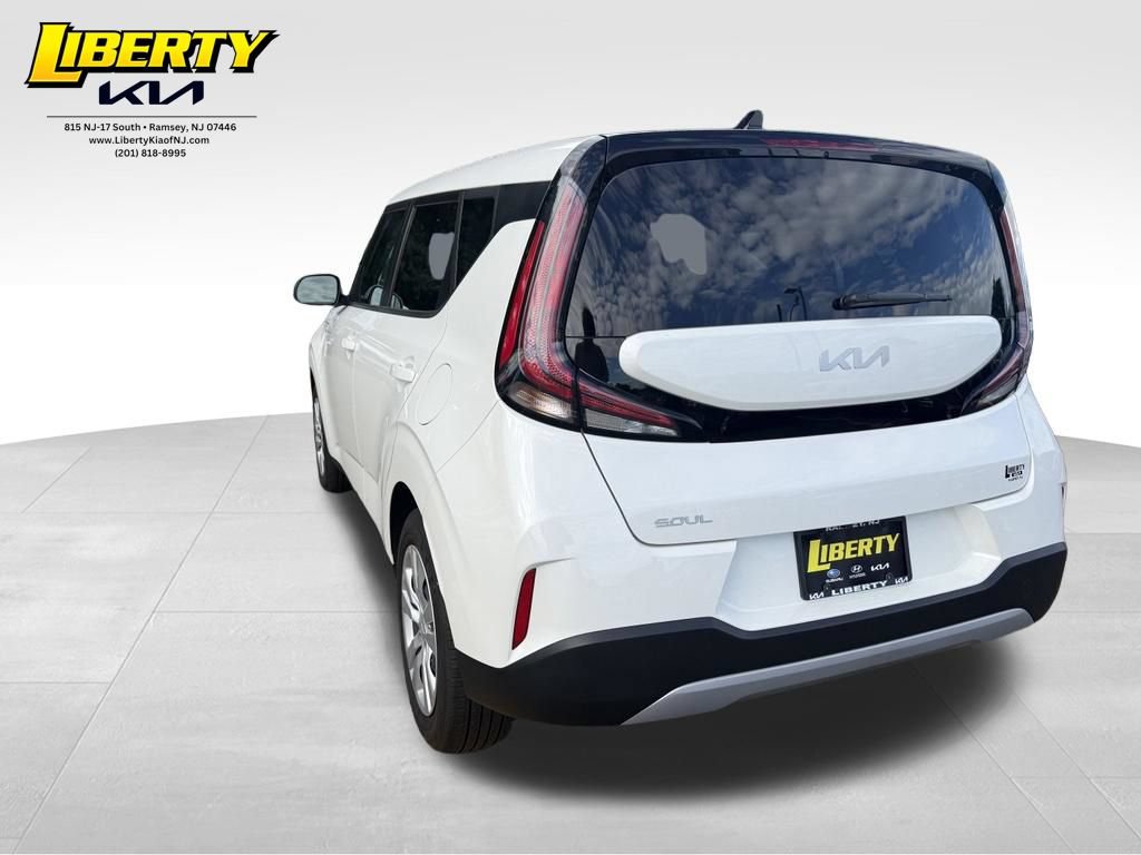Used 2023 Kia Soul LX FWD image 5