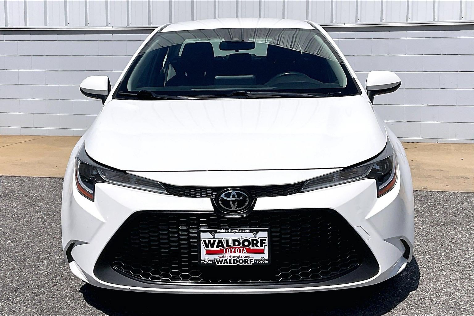 Used 2022 Toyota Corolla LE FWD image 3