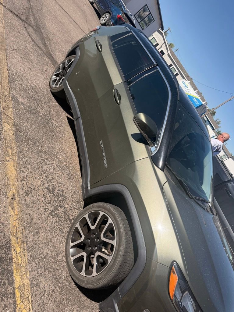 Used 2017 Jeep Compass Limited w/ Navigation Group AWD/4WD image 2