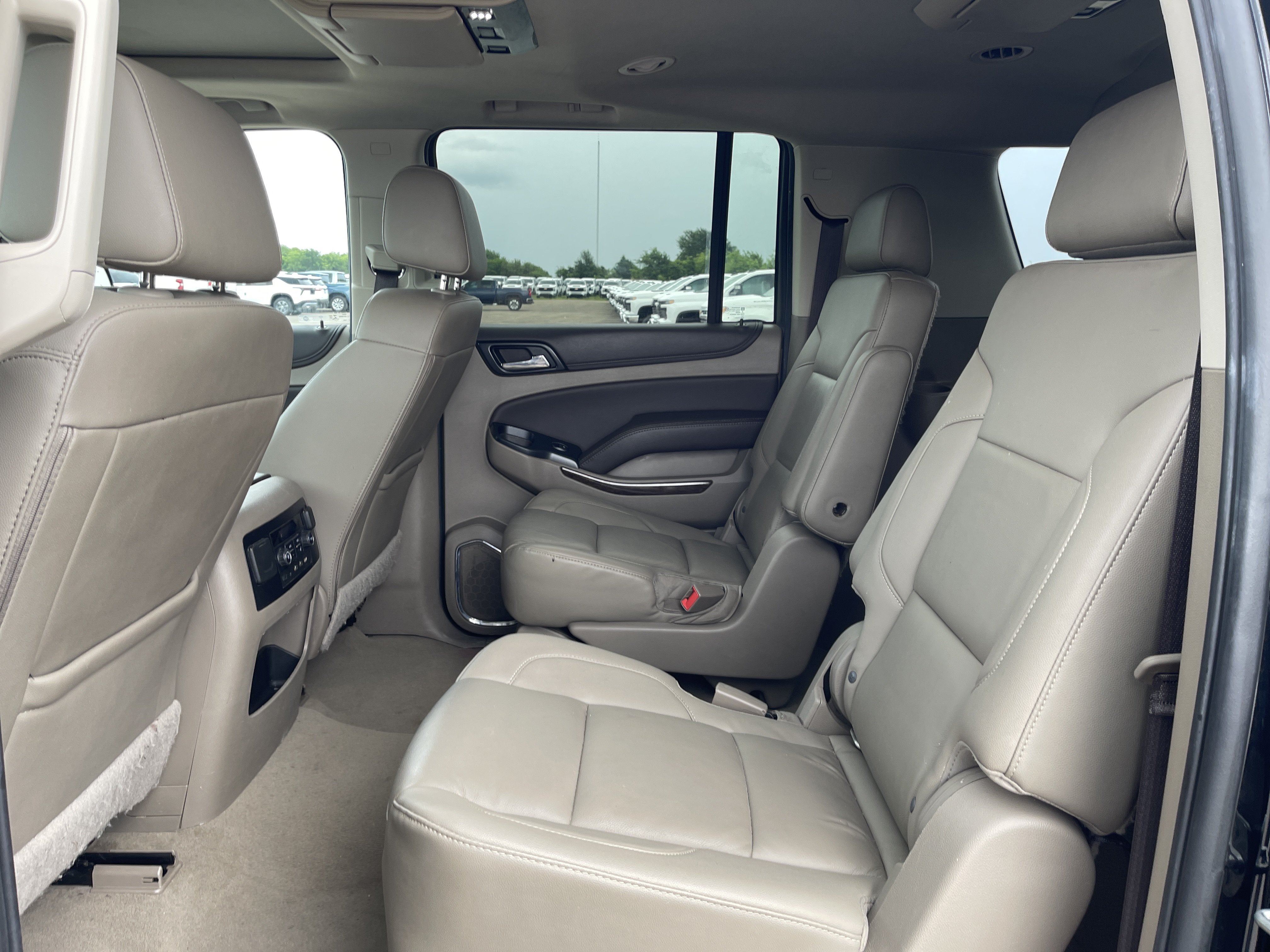 Used 2019 Chevrolet Suburban LT w/ LT Signature Package RWD image 38