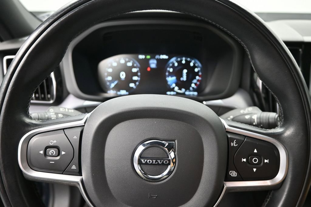 Used 2020 Volvo XC60 T5 Momentum AWD/4WD image 11