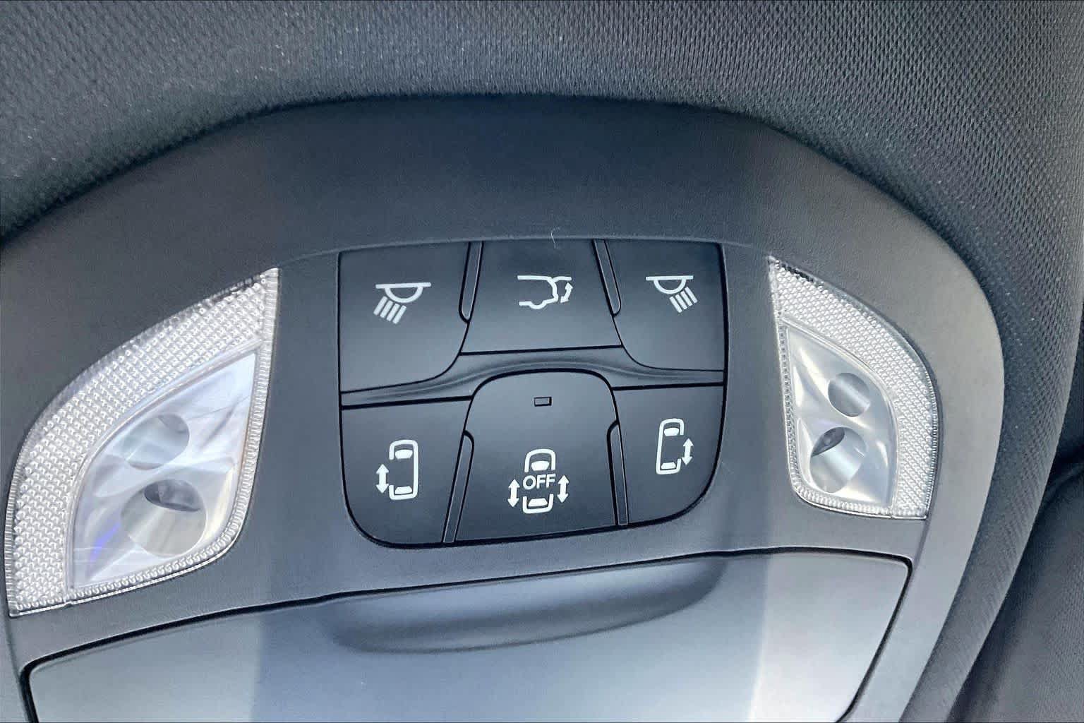 Used 2025 Chrysler Pacifica Select FWD image 32