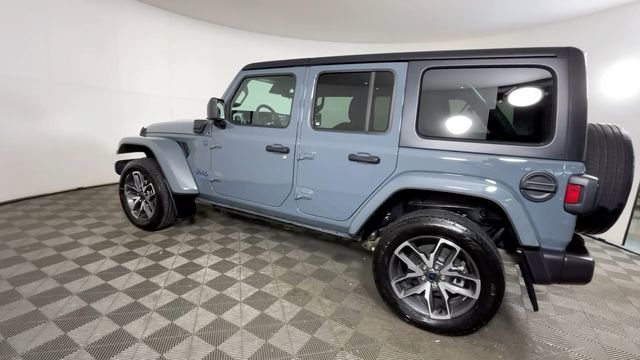 Used 2024 Jeep Wrangler Unlimited w/ Convenience Group AWD/4WD image 10