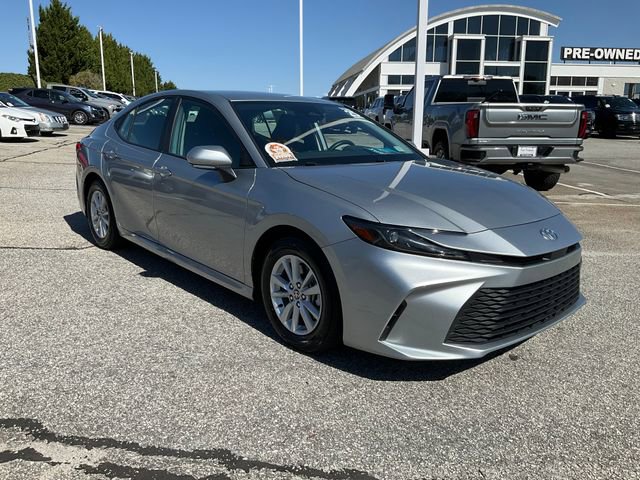 Used 2025 Toyota Camry LE image 3