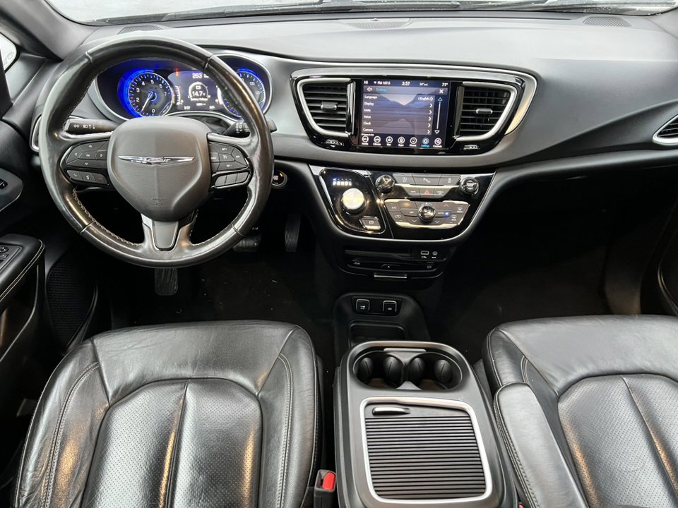 Used 2020 Chrysler Pacifica Touring-L Plus image 3