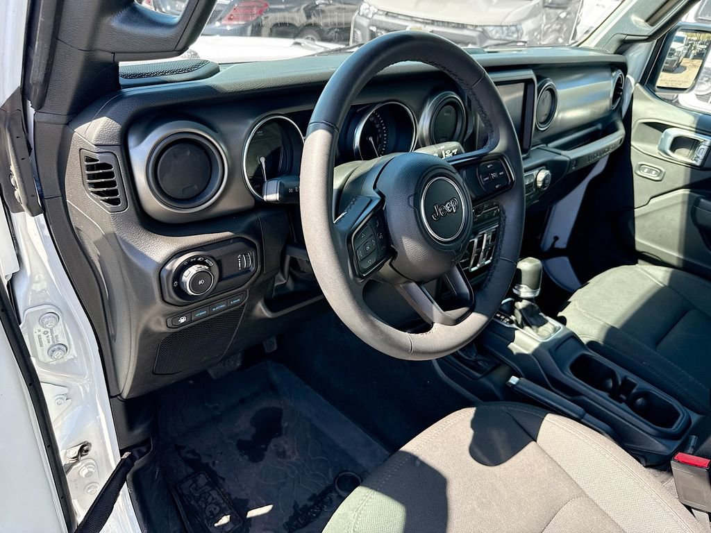 Used 2023 Jeep Wrangler Unlimited w/ Cold Weather Group image 10