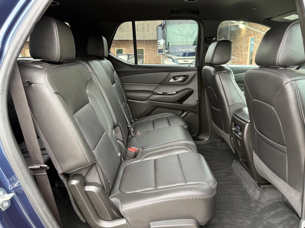 Used 2023 Chevrolet Traverse LT w/ Rear Camera Mirror Package AWD/4WD image 18