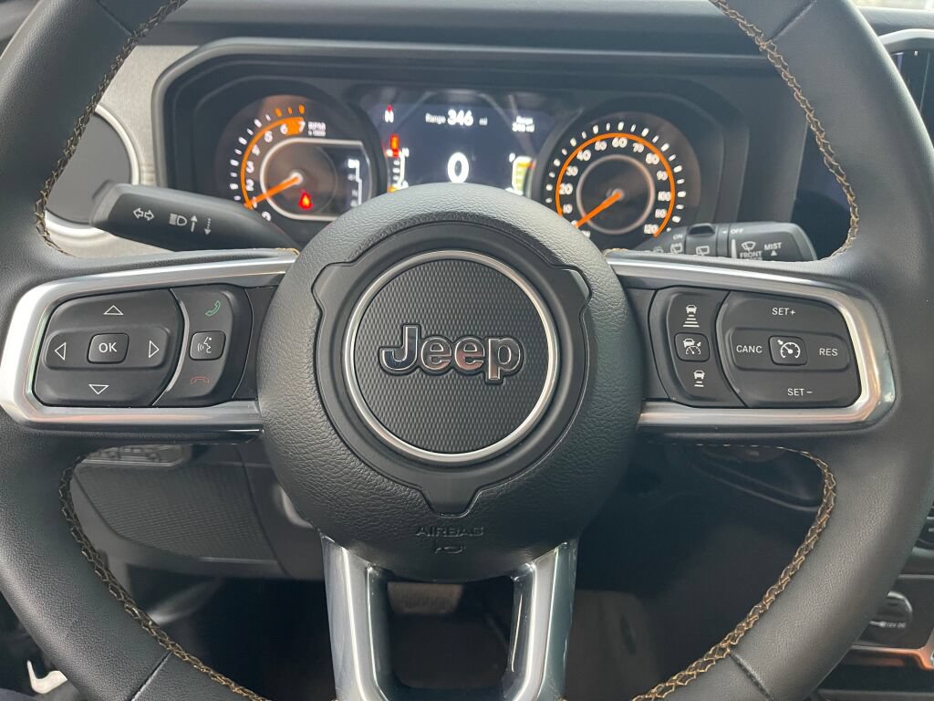 Used 2025 Jeep Wrangler Unlimited Sahara AWD/4WD image 19