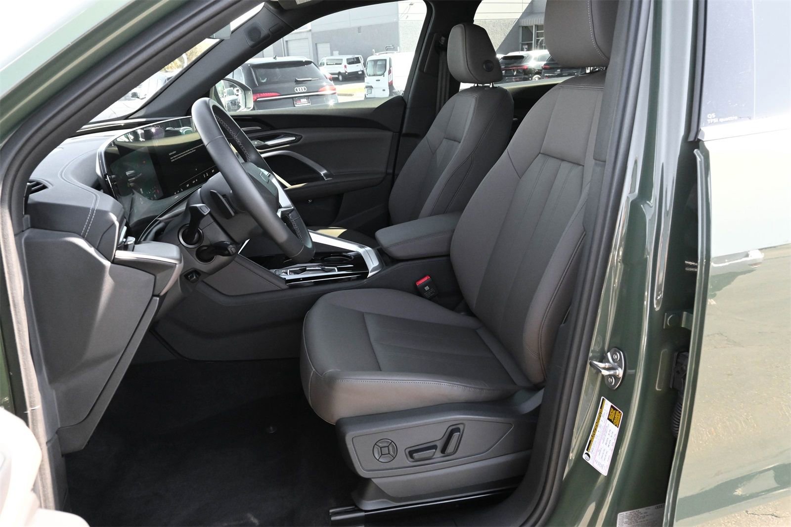 Used 2025 Audi Q5 Premium Plus w/ Premium Plus image 15