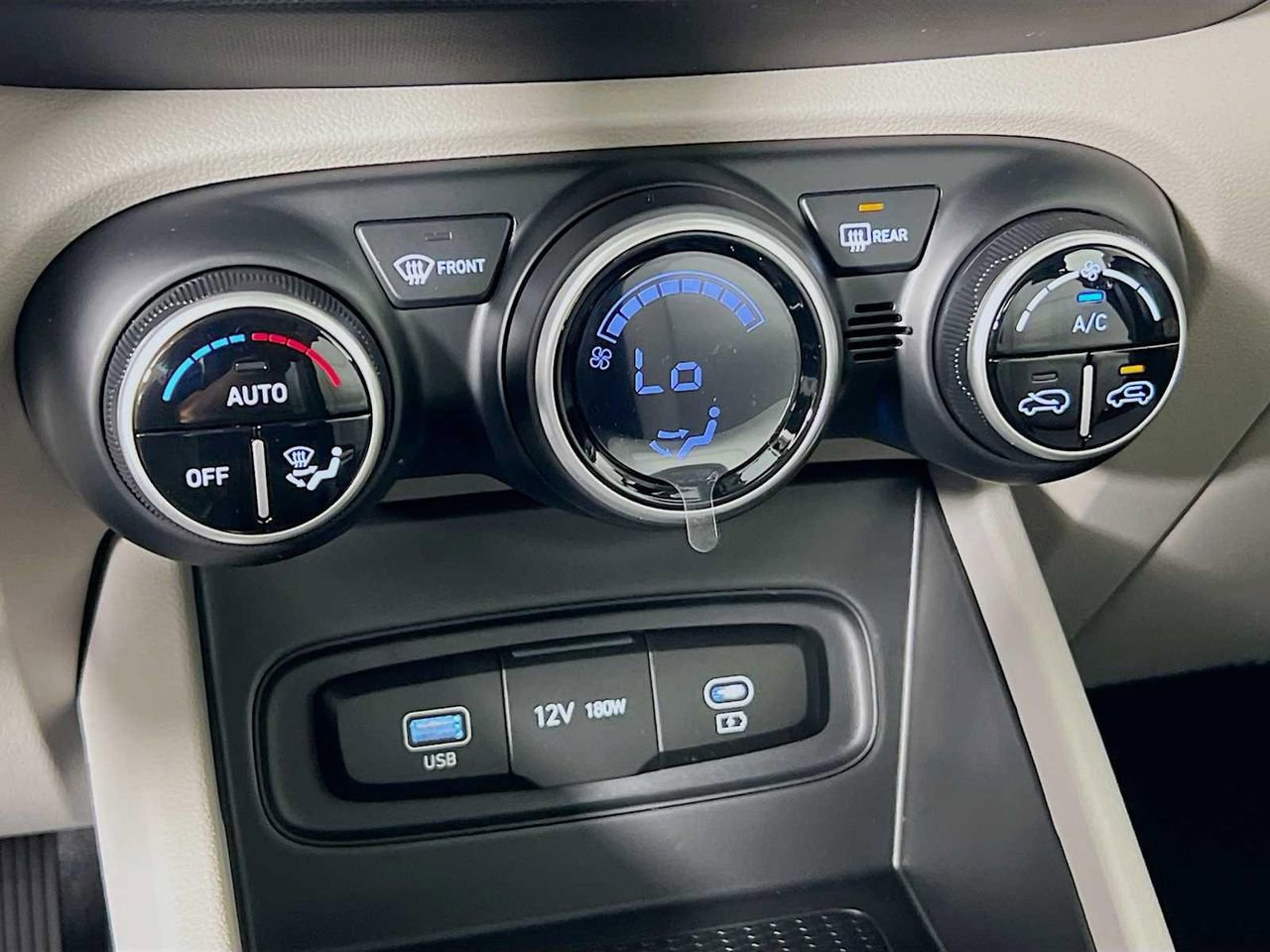 New 2025 Hyundai Venue SEL image 11