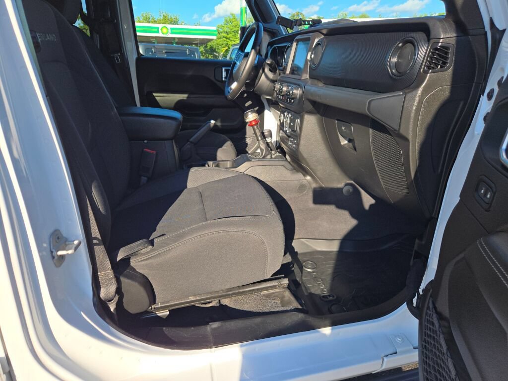 Certified 2020 Jeep Gladiator Overland AWD/4WD image 7