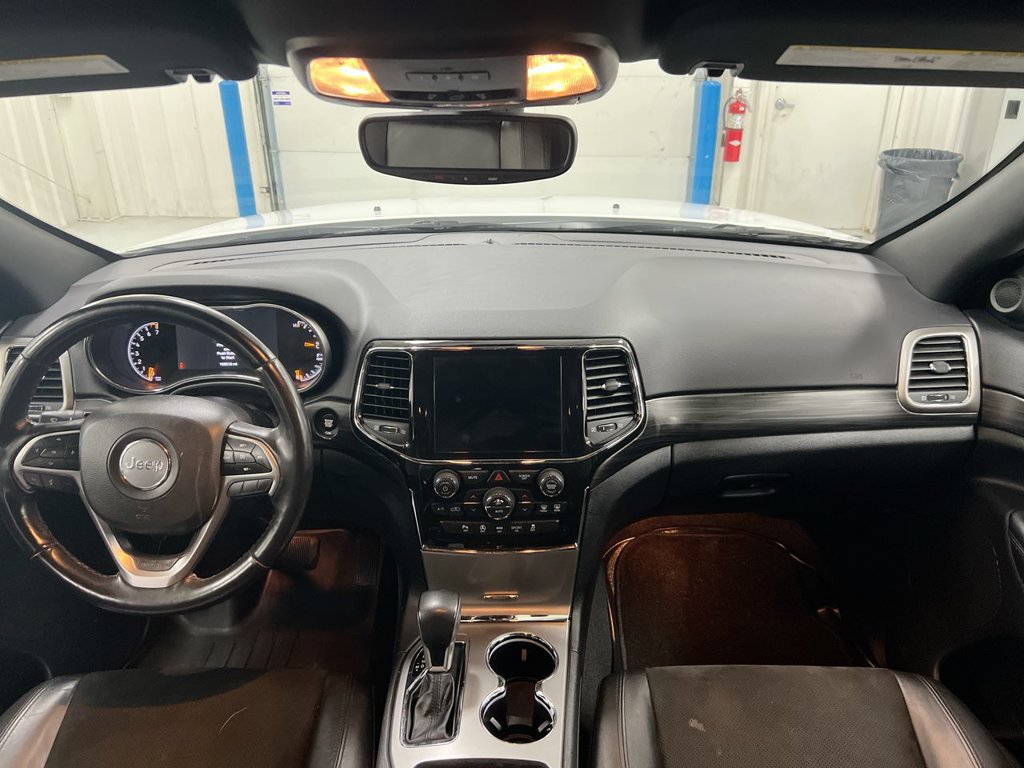 Used 2022 Jeep Grand Cherokee Laredo X AWD/4WD image 10