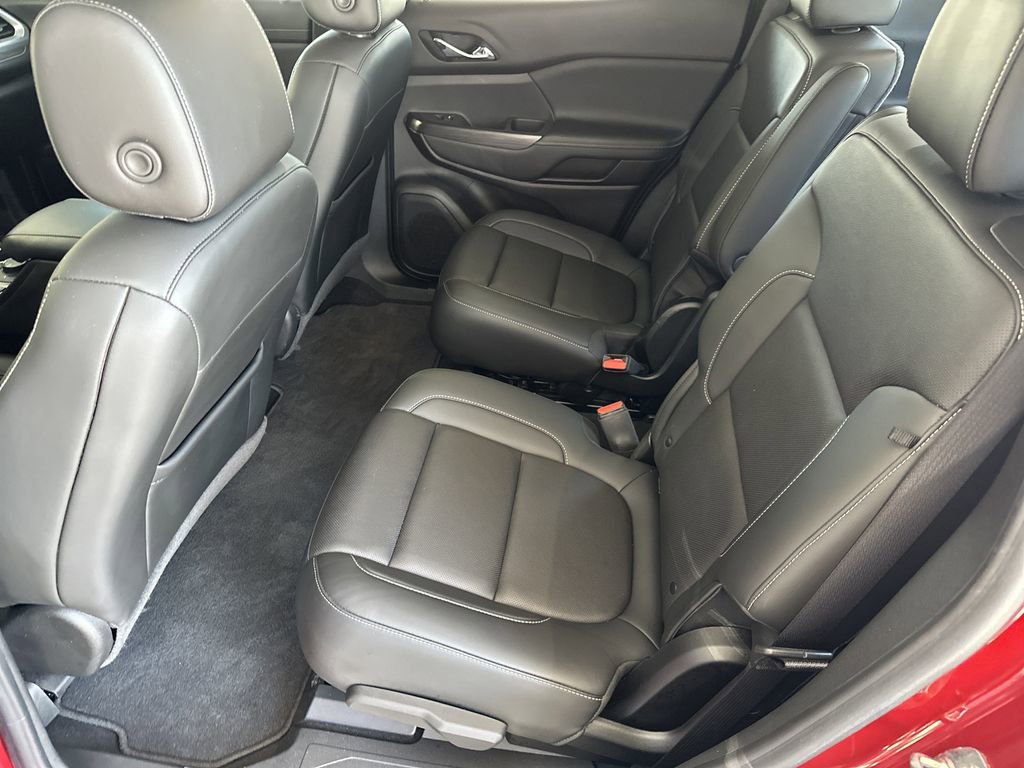 Certified 2022 GMC Acadia SLT w/ Technology Package FWD image 37
