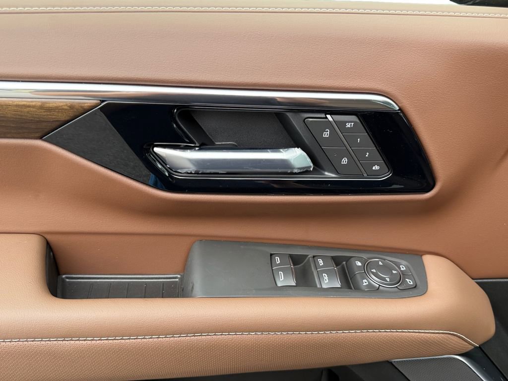 New 2026 Chevrolet Suburban High Country AWD/4WD image 11