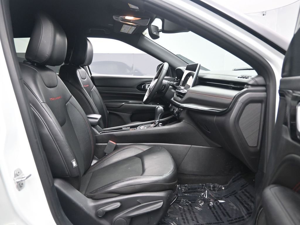 Used 2025 Jeep Compass Trailhawk image 32