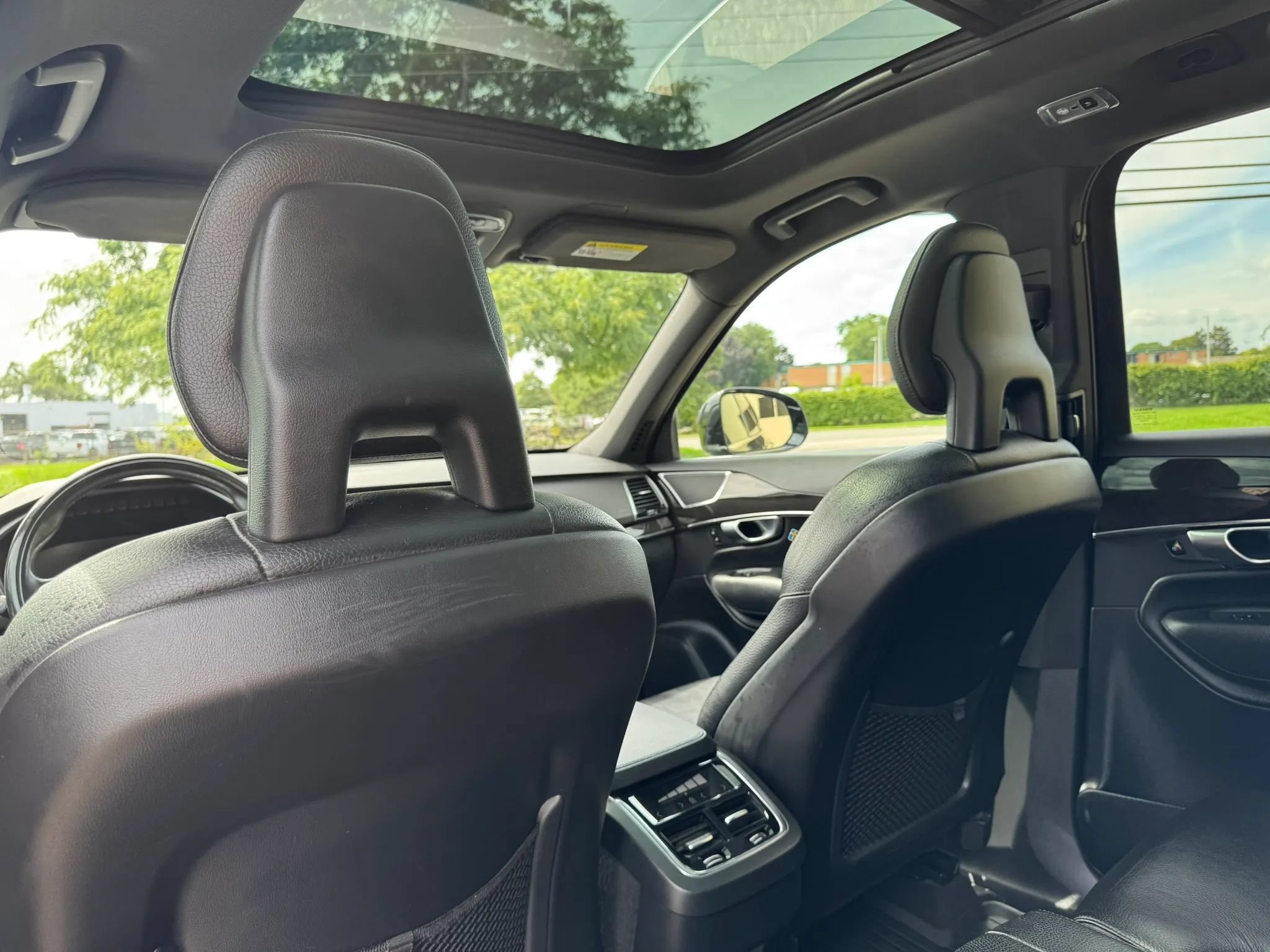 Used 2018 Volvo XC90 T6 Momentum w/ Convenience Package AWD/4WD image 38