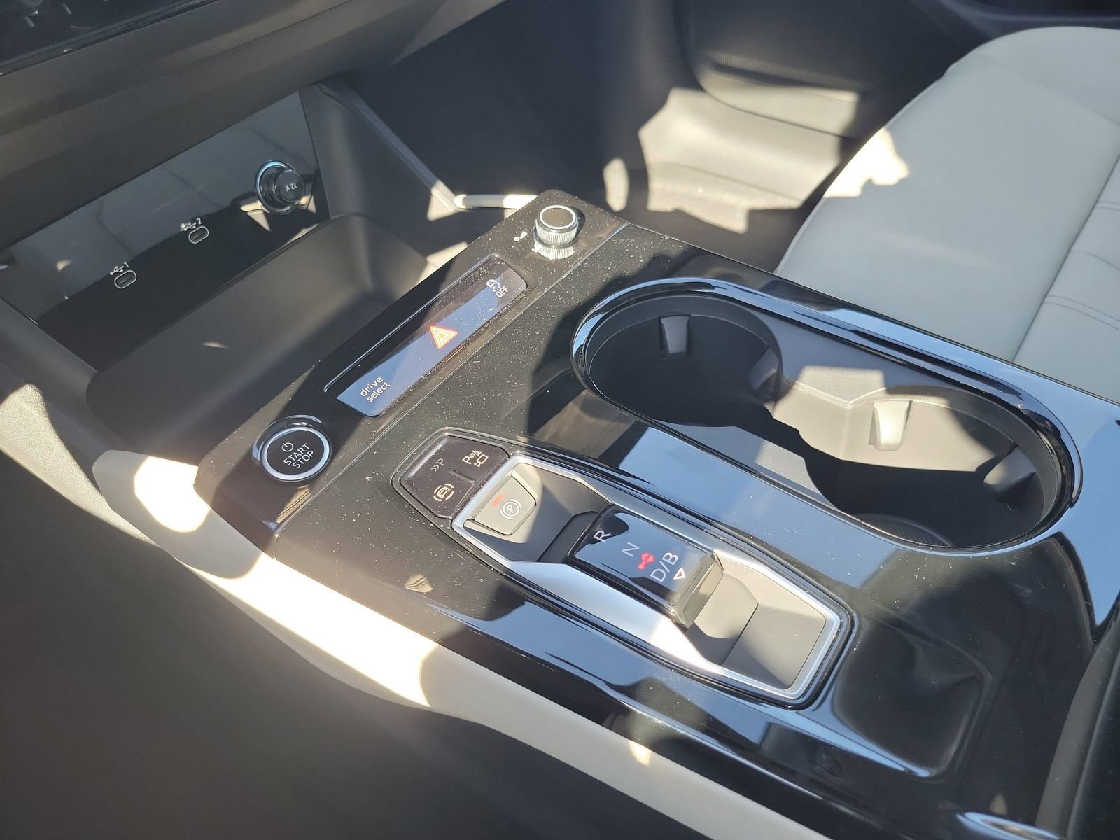 New 2025 Audi Q6 e-tron Premium image 30