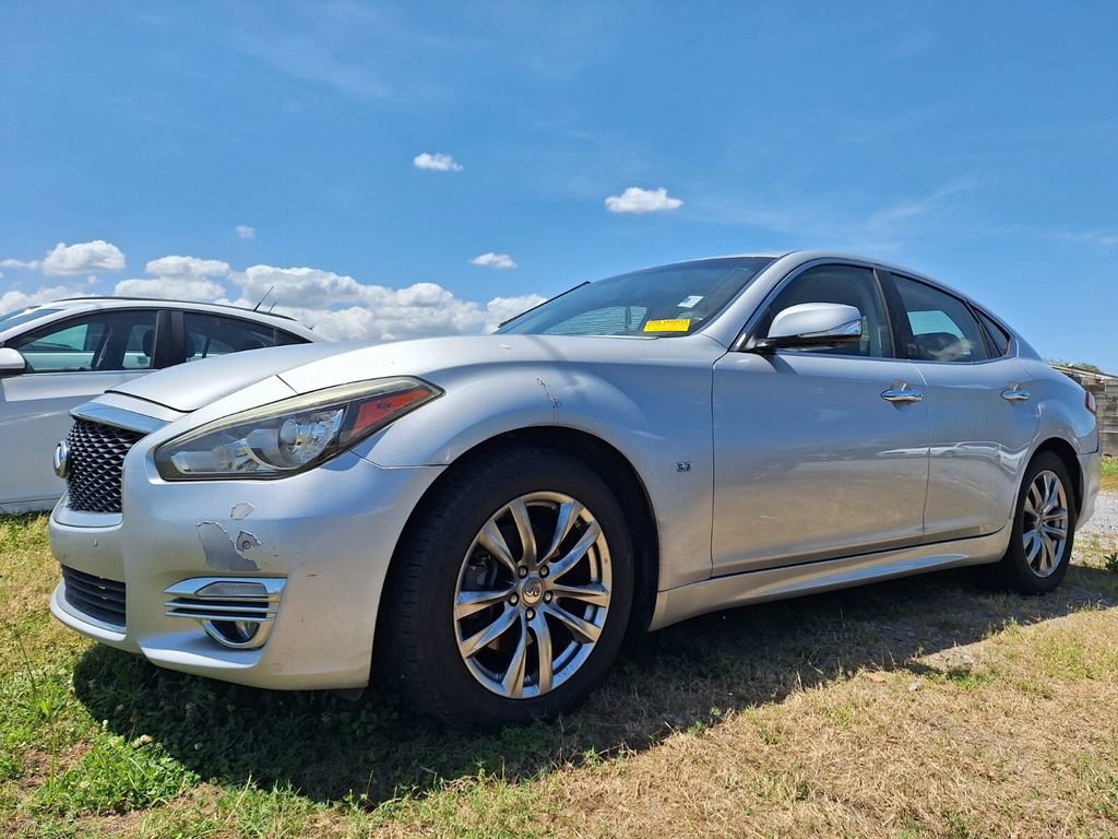 Used 2018 INFINITI Q70 Luxe RWD image 1