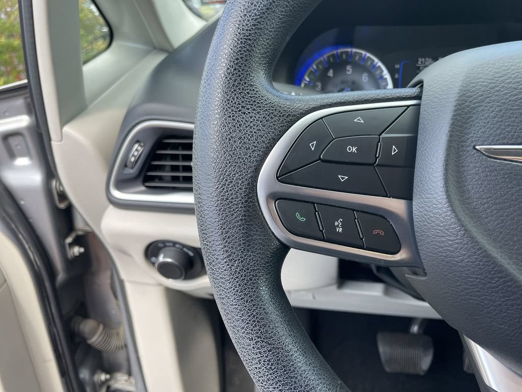 Used 2020 Chrysler Voyager Lxi FWD image 15
