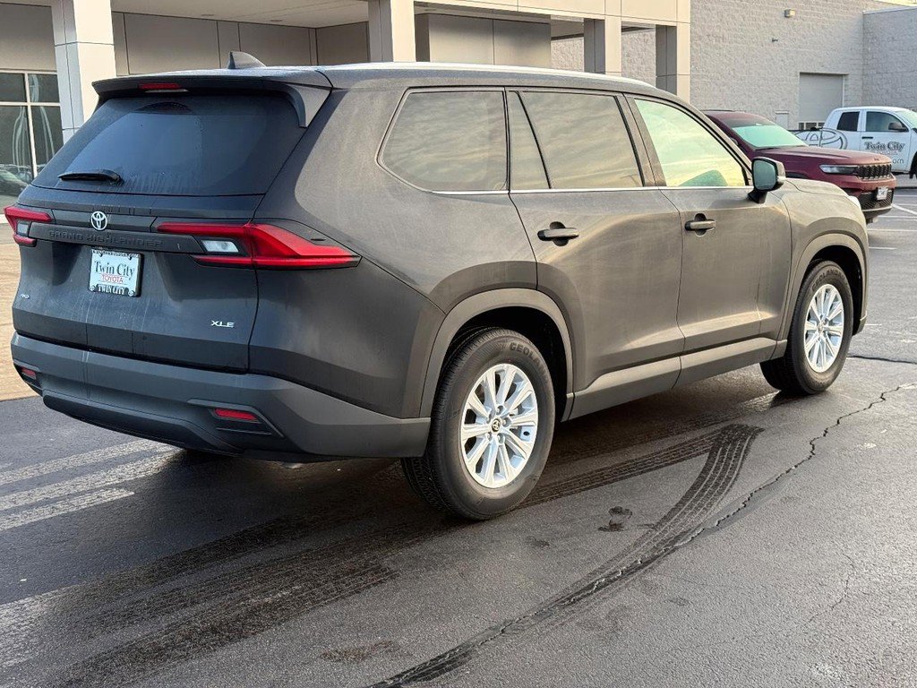 Certified 2025 Toyota Grand Highlander AWD image 3
