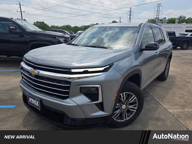 Used 2026 Chevrolet Traverse LT FWD image 1