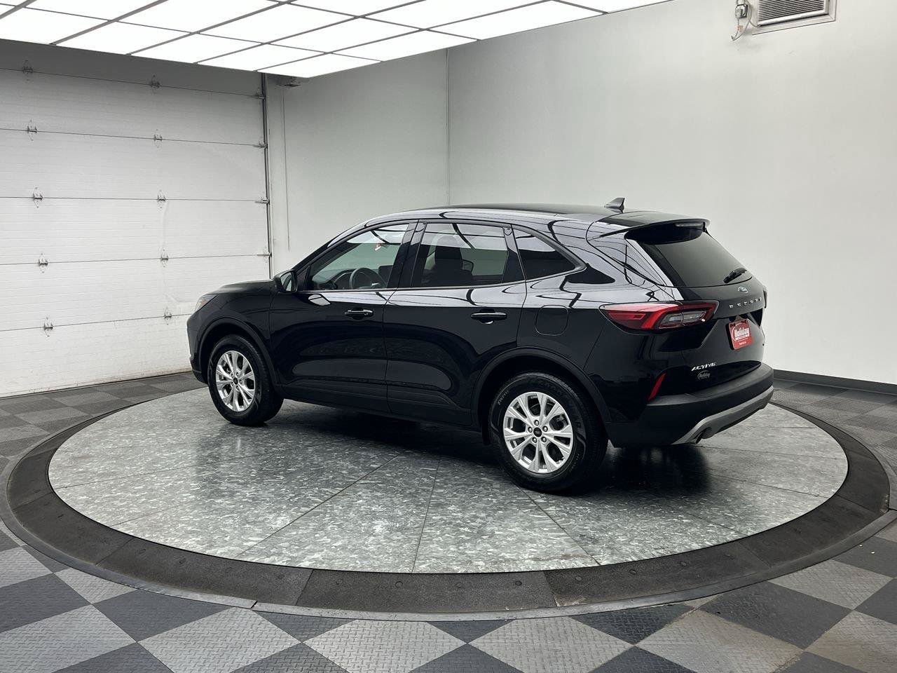 Certified 2025 Ford Escape Active AWD/4WD image 2