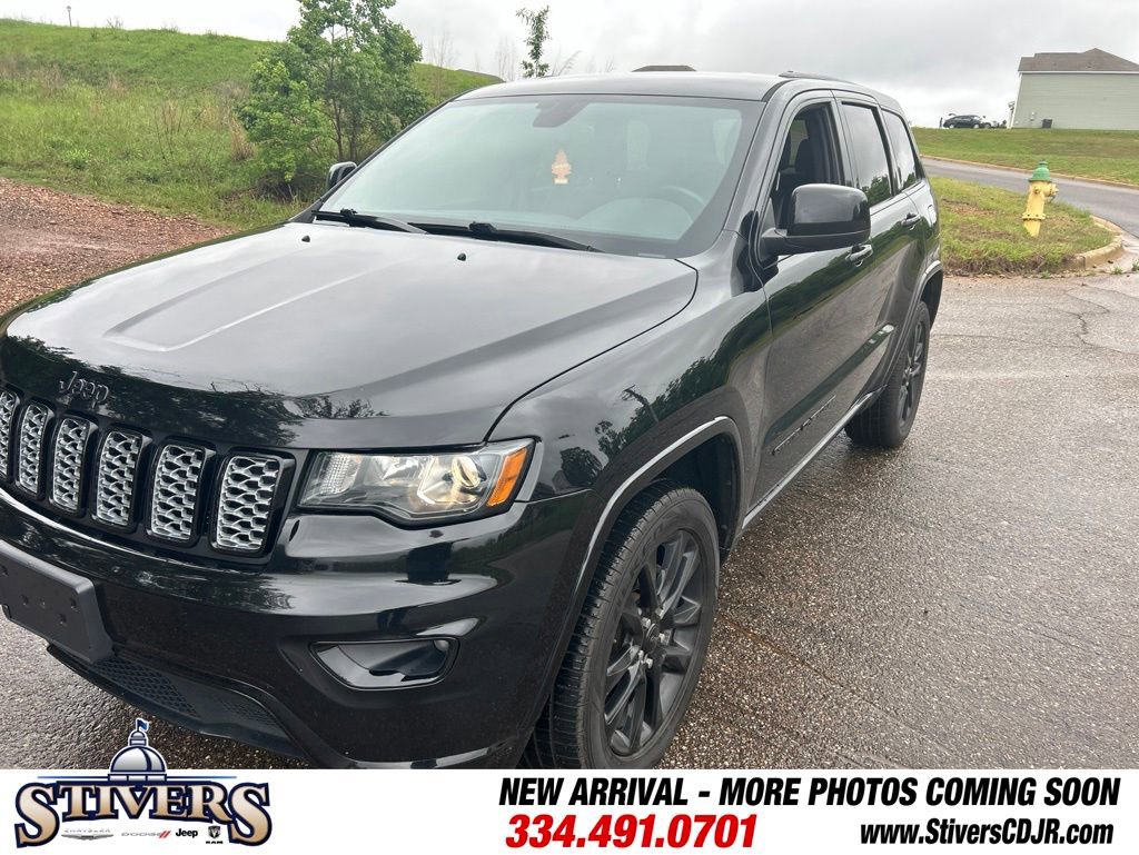Used 2020 Jeep Grand Cherokee Altitude AWD/4WD image 3