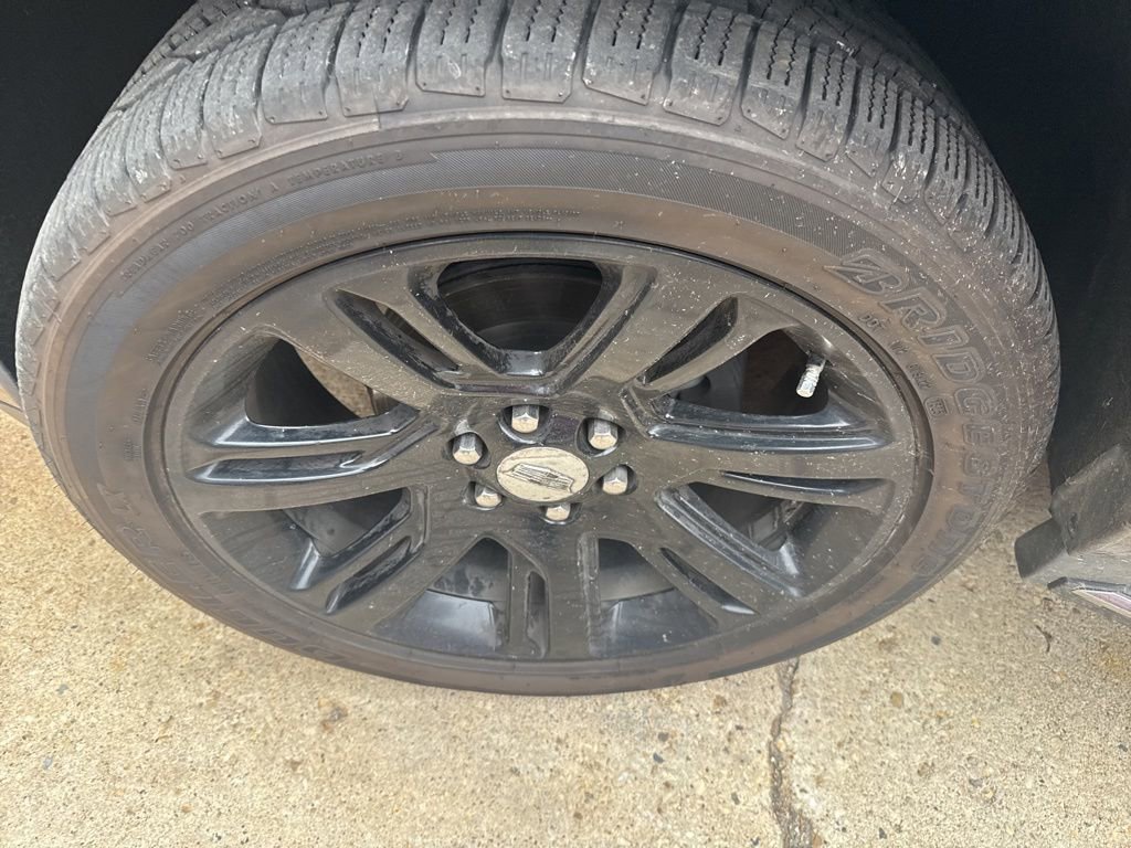 Used 2015 Cadillac Escalade Luxury image 3