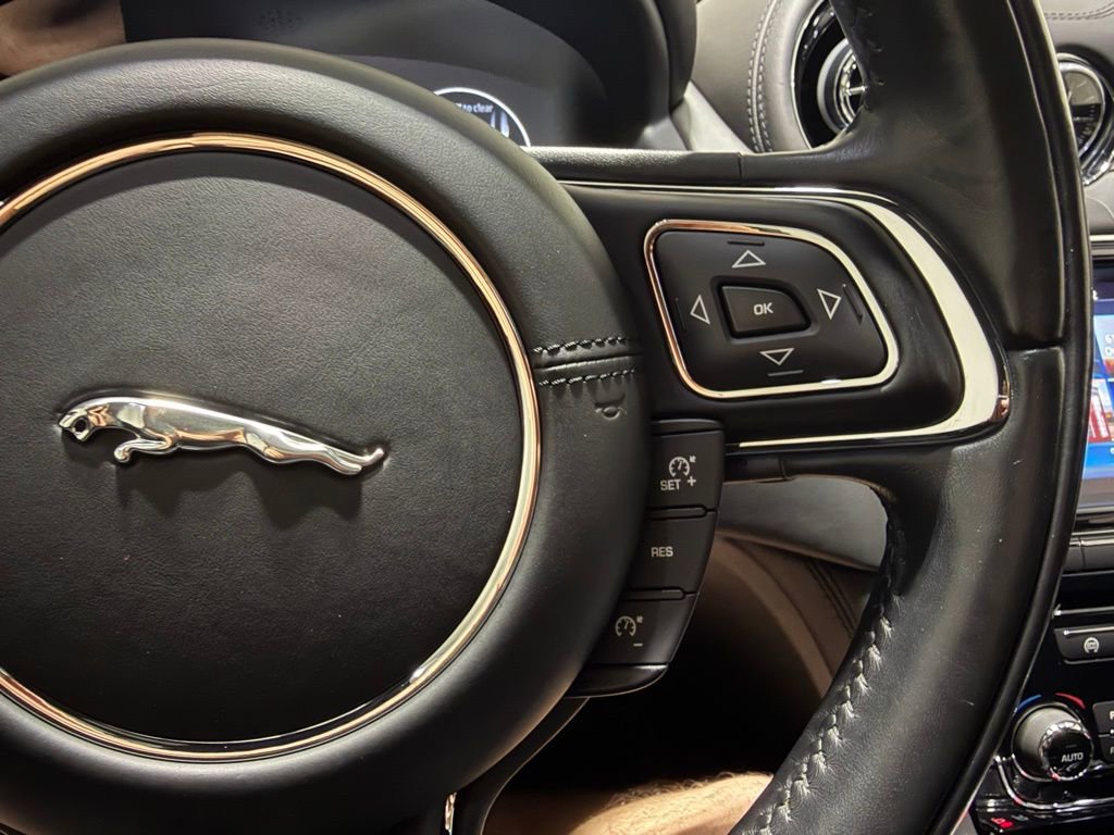 Used 2016 Jaguar XJ RWD image 13