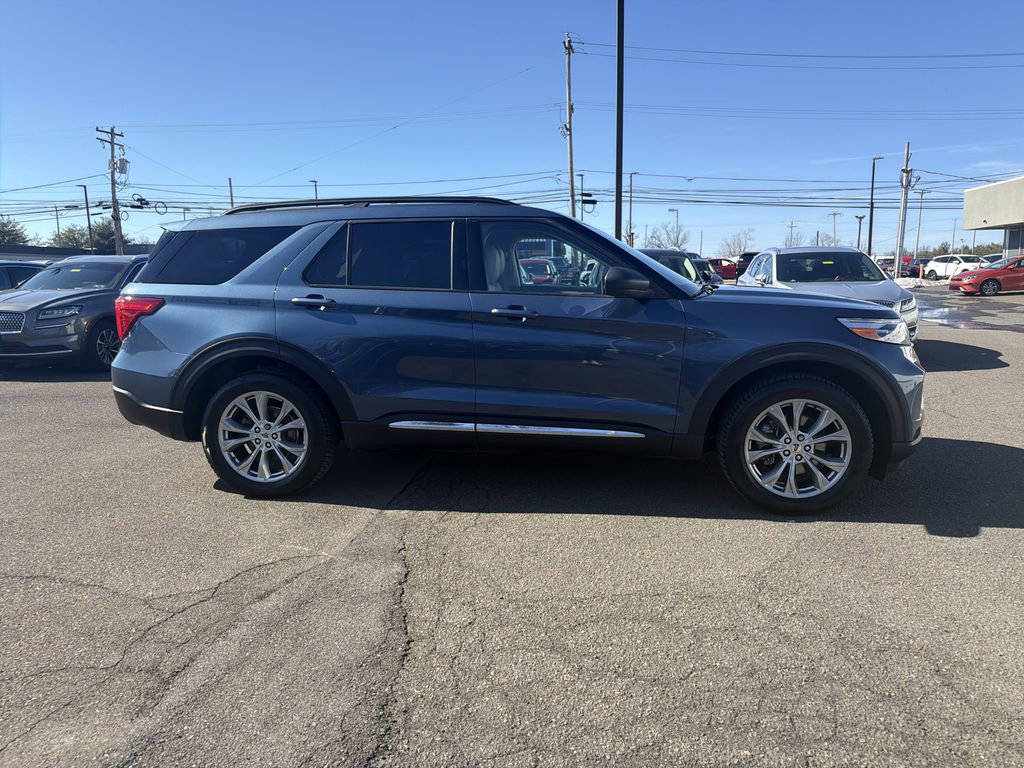 Used 2020 Ford Explorer XLT w/ Equipment Group 202A image 6
