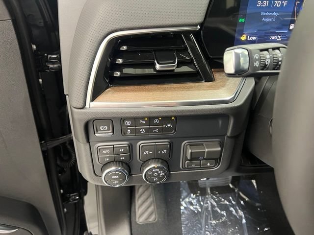 New 2026 Chevrolet Suburban High Country AWD/4WD image 14