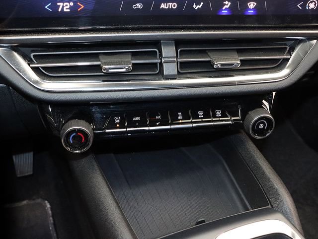 Used 2025 Chevrolet Equinox EV LT image 23