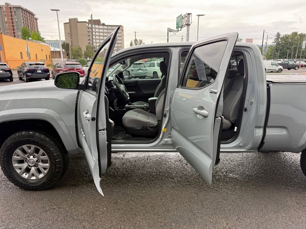 Used 2019 Toyota Tacoma SR5 AWD/4WD image 17