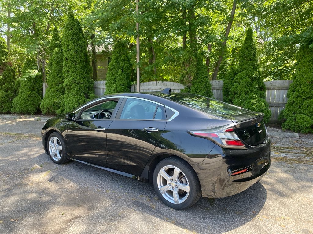 Used 2017 Chevrolet Volt LT w/ Comfort Package FWD image 3