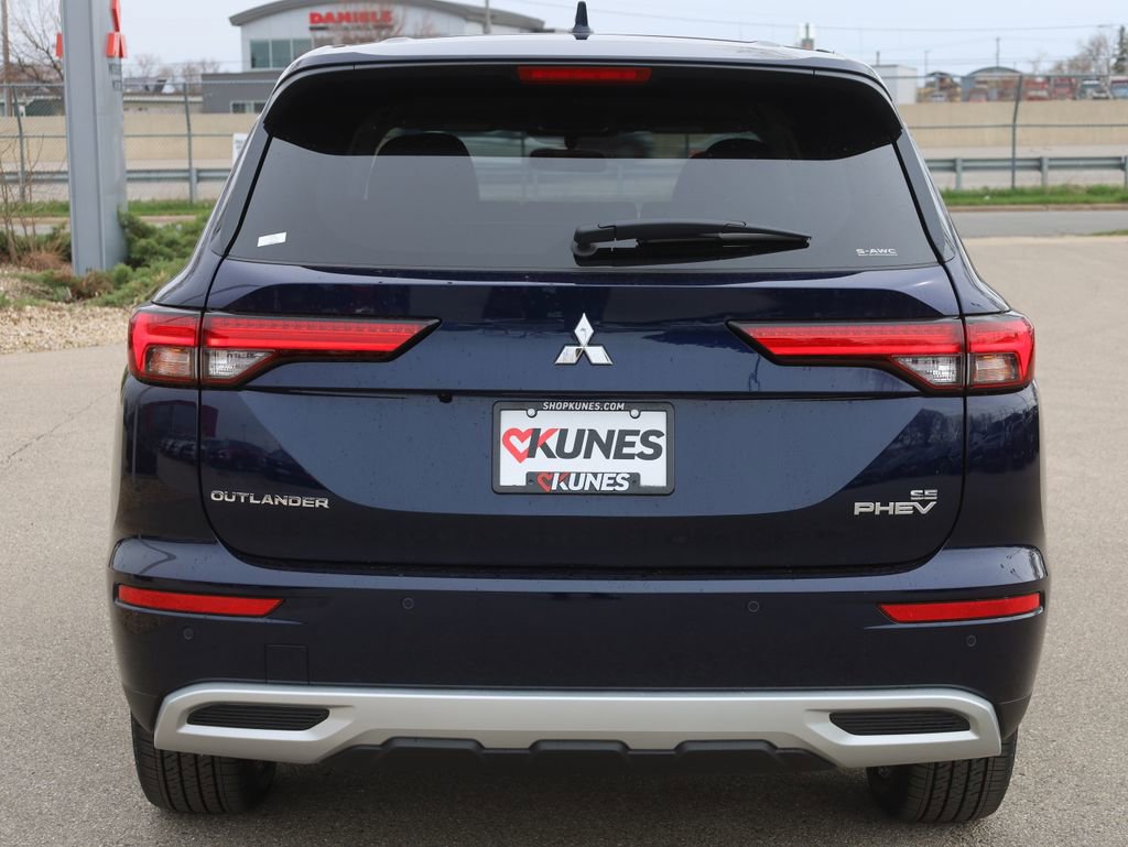 New 2025 Mitsubishi Outlander SE image 8