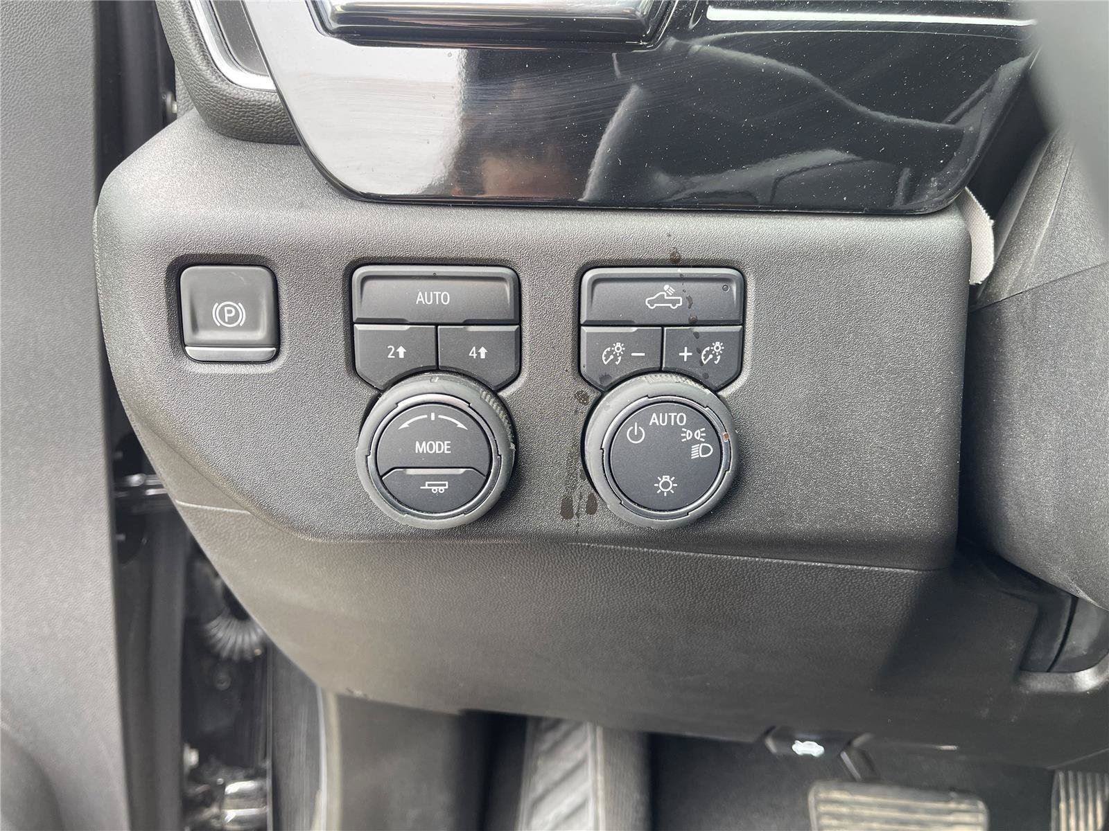 Used 2025 Chevrolet Silverado 1500 LT AWD/4WD image 21