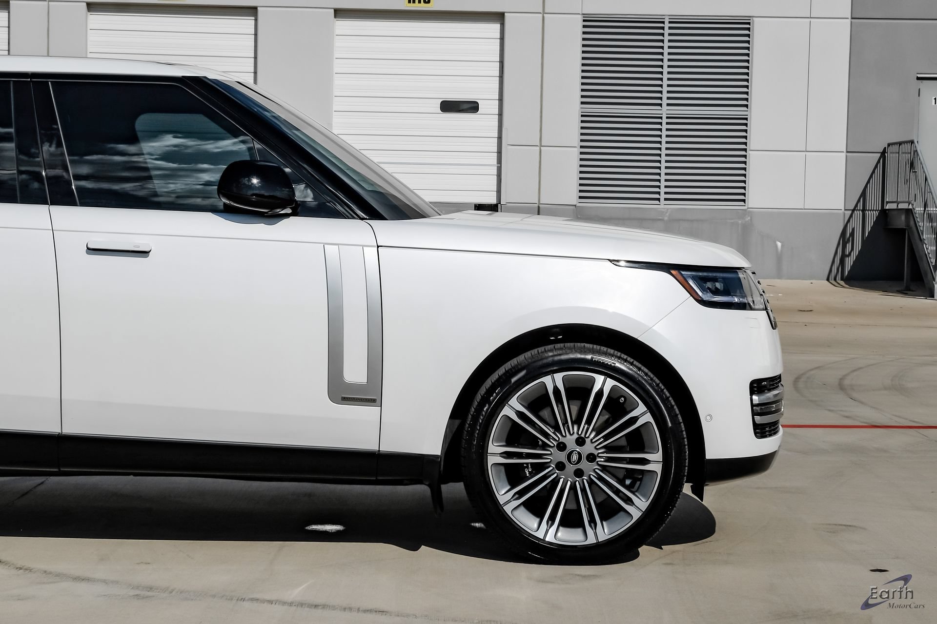Used 2025 Land Rover Range Rover Autobiography AWD/4WD image 16