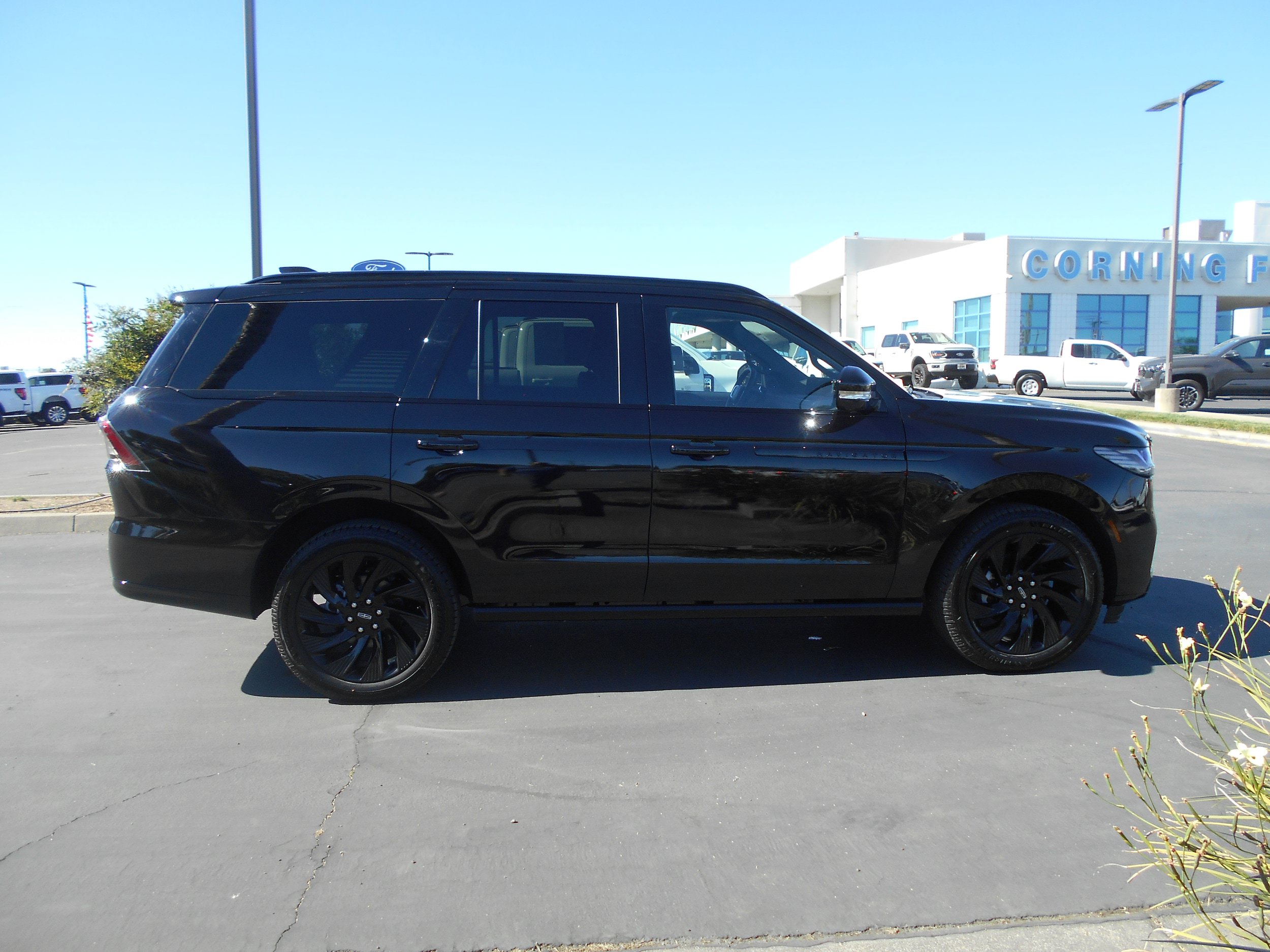 Used 2026 Lincoln Navigator Reserve w/ Jet Appearance Package AWD/4WD image 6
